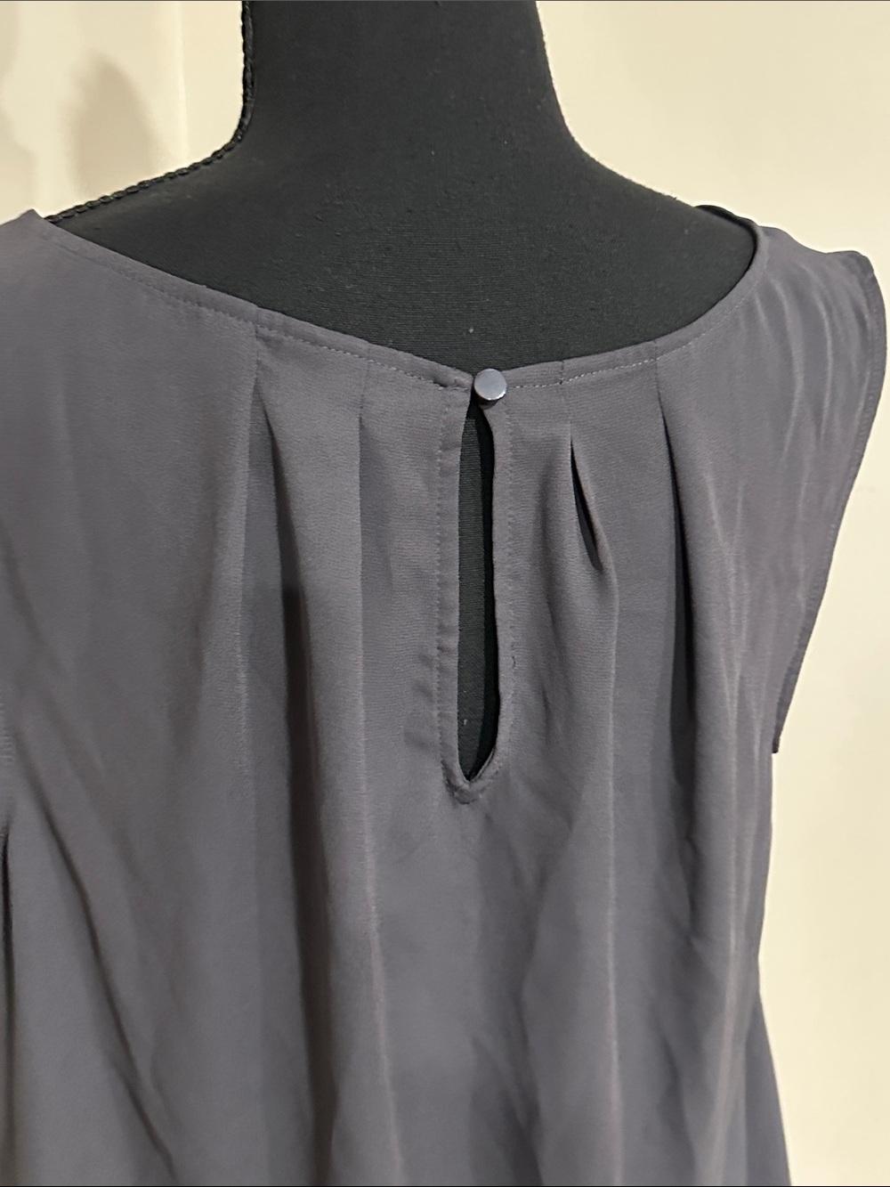 *WORTHINGTON* Gray Sleeveless Pleated Neck Sleeveless Blouse Size Large - Picture 5 of 6